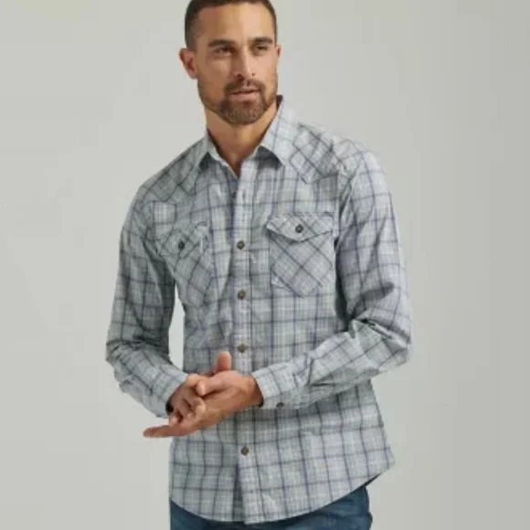 NWT Wrangler Men’s Cowboy Wash Plaid Button Up Vintage Indigo Blue size Medium - Picture 2 of 10